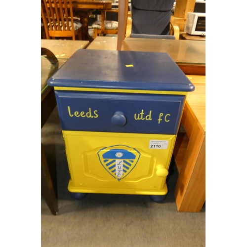 2110 - 1 x painted wooden bedside cabinet - Leeds United