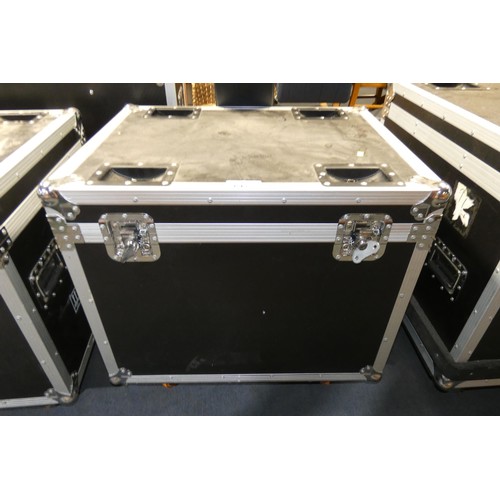 2617 - A large flight case on wheels approx 75x57x72cm