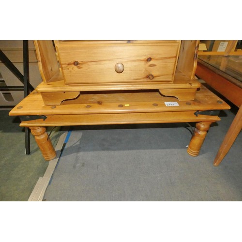 2131 - 1 x Pine coffee table