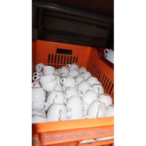 1031 - 4 x crates containing a quantity of Dudson crockery