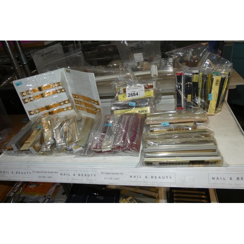 2684 - A large quantity of various size watch straps, contents of 1 shelf