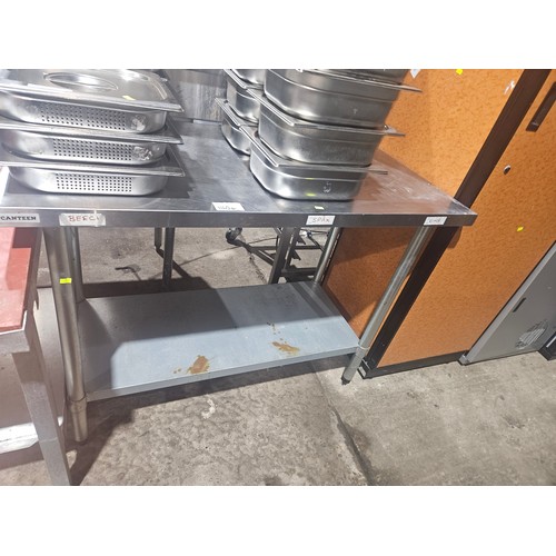 1162A - A commercial stainless steel catering type table with shelf beneath approx 120x60cm