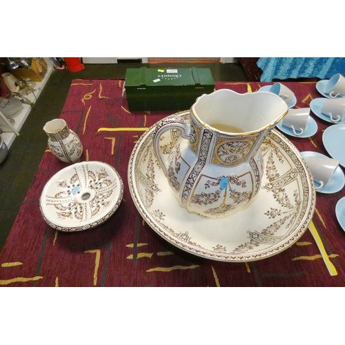 3131 - An Edwardian brown and white floral patterned jug and basin set with soap dish and small pot