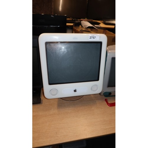 2757 - A vintage Apple Mac - eMac - no HDD no OS unit only - trade