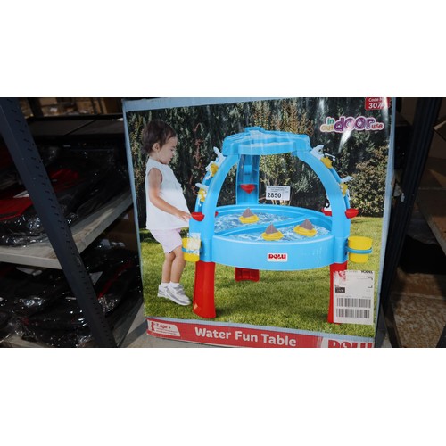 2850 - A children's water fun table by Dolu type 3074