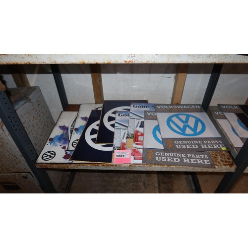 2867 - 8 x metal vintage style Volkswagen wall signs, contents of 1 shelf