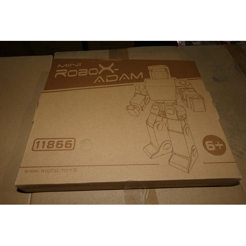 2818 - A jigsaw puzzle set and 8 x cardboard robot building kits