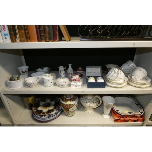 3045 - A quantity of miscellaneous decorative chinaware and ornaments (three shelves)