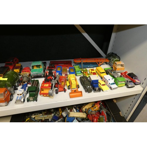 3067 - A quantity of miscellaneous diecast model vehicles and other models etc (two shelves)