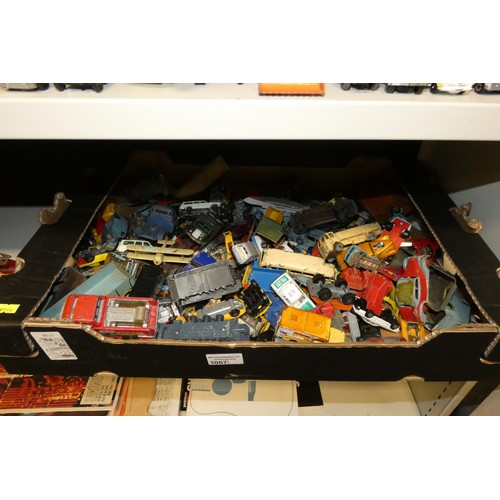 3067 - A quantity of miscellaneous diecast model vehicles and other models etc (two shelves)