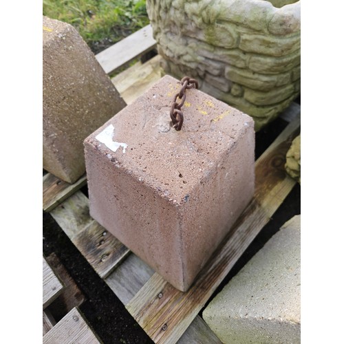 2912 - A concrete weight for securing a dog outside, plain