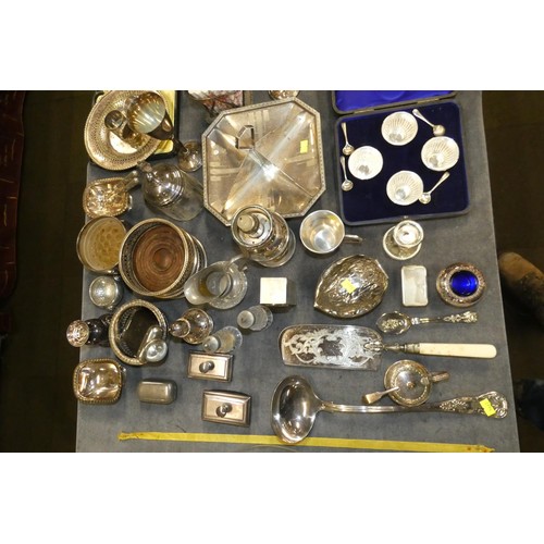 3138 - A large quantity of miscellaneous decorative silver plated ware including: tea sets, sectional trays... 