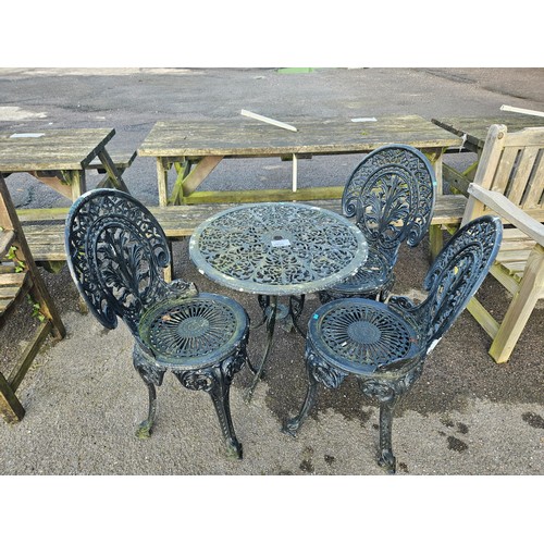 2939 - An aluminium garden set with table and 3 chairs