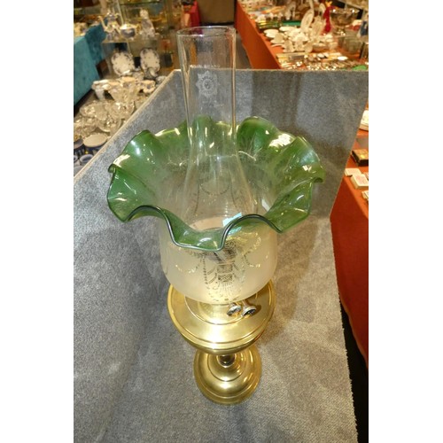 3180 - A vintage brass column oil lamp with a green glass shade