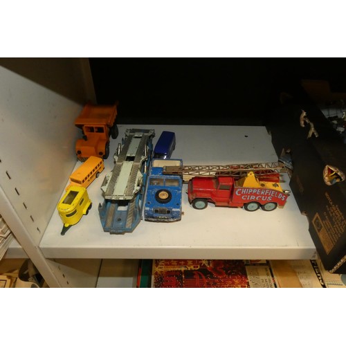 3067 - A quantity of miscellaneous diecast model vehicles and other models etc (two shelves)