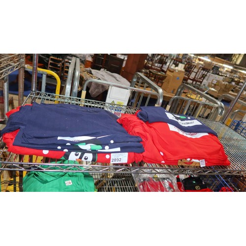 2892 - A quantity of red & blue Christmas T-shirts, contents of 1 shelf, please see pictures for more detai... 