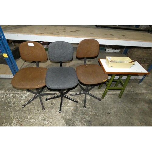 2205 - 3 x sewing machine operators chairs, 1 x small table approx 64 x 34 x 64cm high and 1 box containing... 