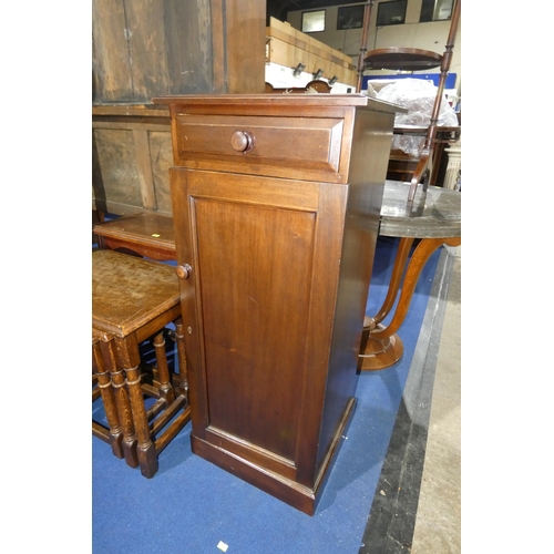 Tasmania 1 Solid Door 1 Drawer Bedside (Mahogany)