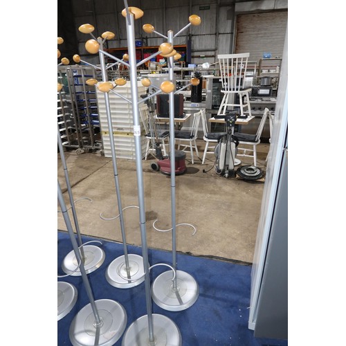 1265 - 2 x hat /coat stands