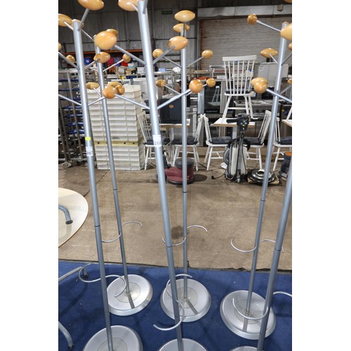 1266 - 2 x hat /coat stands