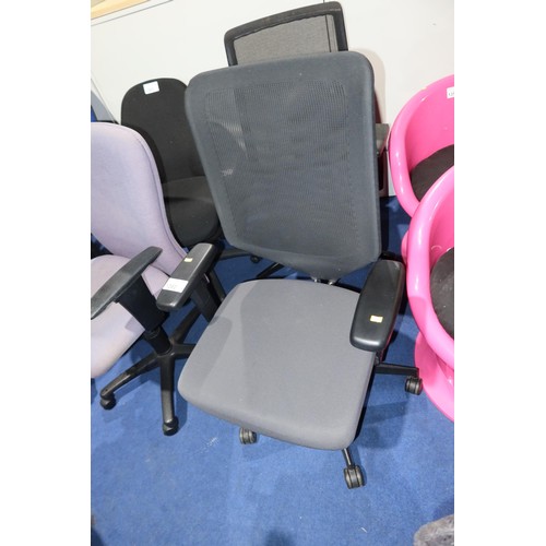 1360 - 1 x black upholstered office swivel chair with black mesh back panel