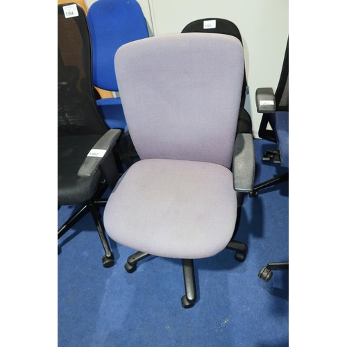 1362 - 1 x light purple upholstered office swivel chair