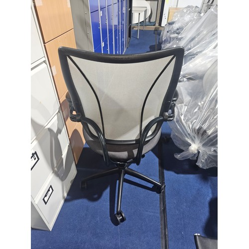 1309 - 1 x Humanscale Liberty mesh back office swivel chair