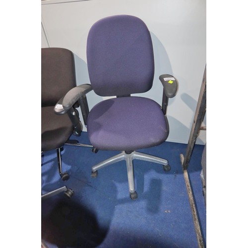 1353 - 1 x dark blue upholstered office swivel chair