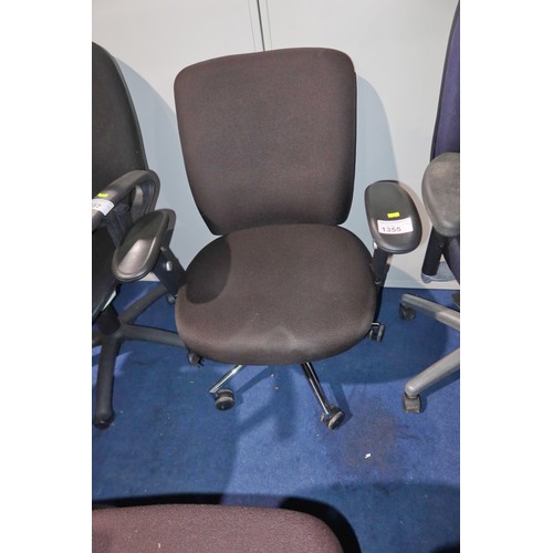 1355 - 1 x black upholstered office swivel chair