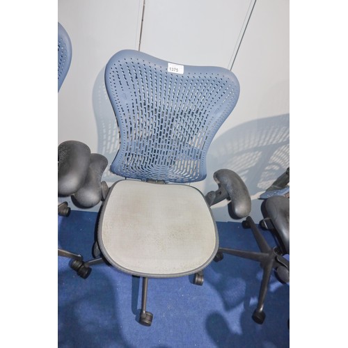 1375 - 1 x Herman Miller Mirra office swivel chair with grey mesh seat and dark blue plastic back