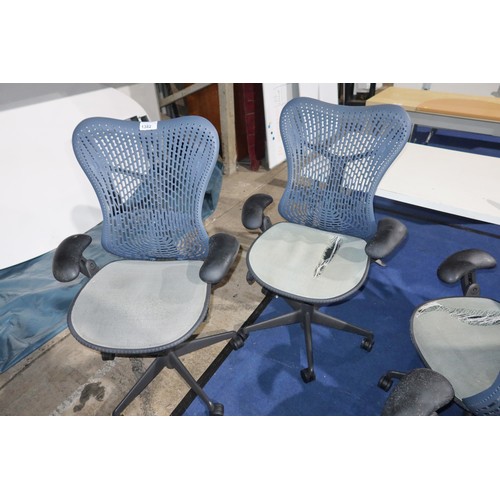 1382 - 2 x Herman Miller Mirra office swivel chairs with grey mesh seat and dark blue plastic back. Please ... 