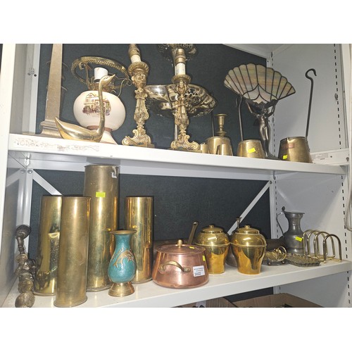 3022 - A quantity of various brass shell cases, decorative lamps and a quantity of miscellaneous decorative... 