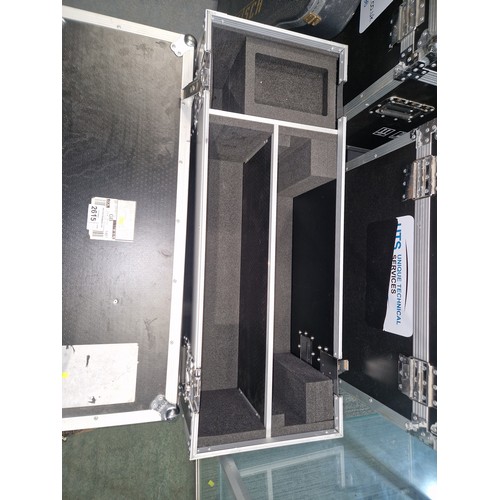 2615 - A large flight case on wheels approx 102x39x82cm