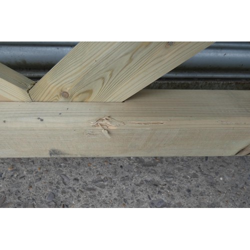 6268 - 1 x Wooden gate measuring approx 244cm / 8' - Please note this gate is damaged