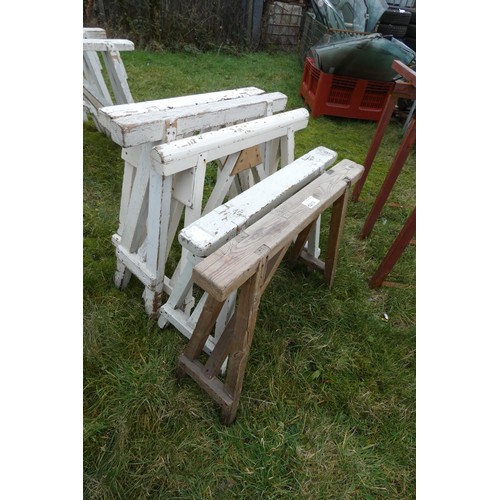 6213 - 5 x various wooden trestles