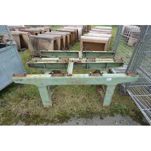 6216 - 2 x Stenner saw stands measuring approx 172cm L x 52cm W x 64cm H