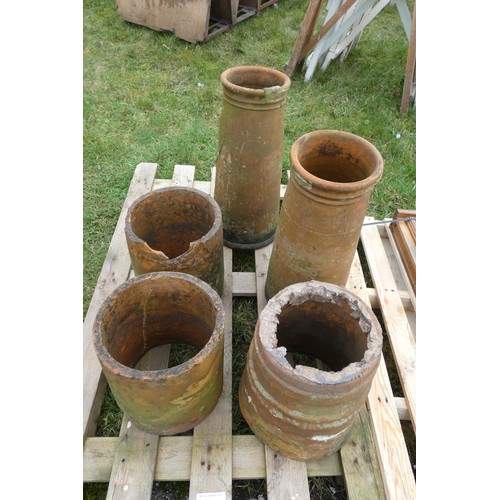 6220 - 5 x various chimney pots, please note some have damage