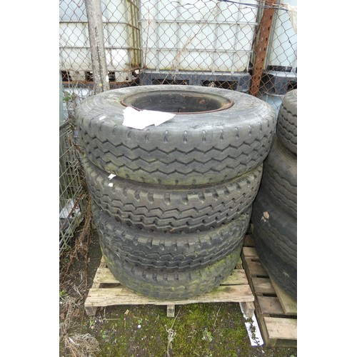 6224 - 4 x Various lorry/trailer wheels and tyres