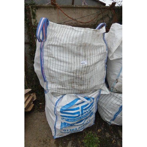 6233 - 2 x dumpy bags containing a quantity of various wood offcuts