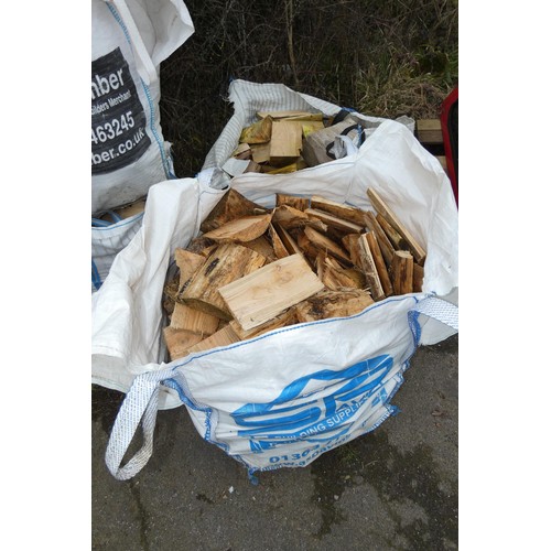 6235 - 2 x dumpy bags containing a quantity of various wood offcuts