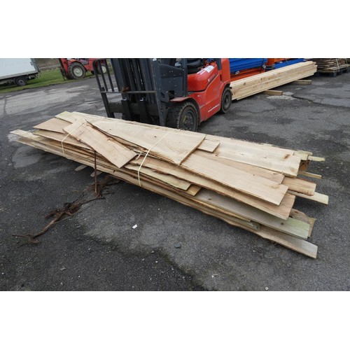 6239 - A quantity of waney edge boards, lengths vary up to approx 390cm L - Top stack