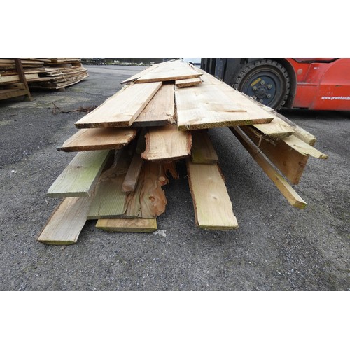 6239 - A quantity of waney edge boards, lengths vary up to approx 390cm L - Top stack