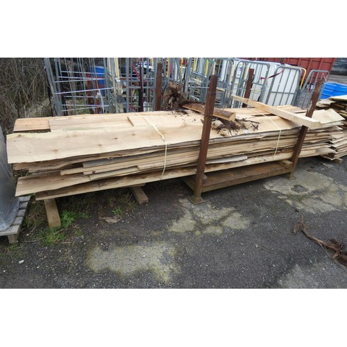 6240 - A quantity of waney edge boards, lengths vary up to approx 450cm L - Bottom stack