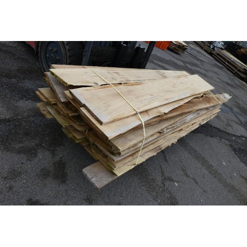 6241 - A quantity of waney edge boards, lengths vary up to approx 250 cm L - Top stack