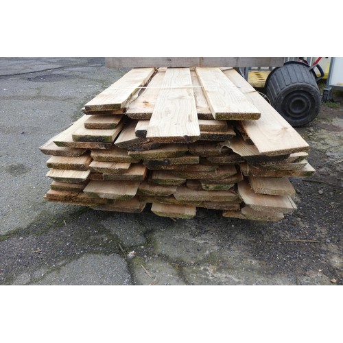 6242 - A quantity of waney edge boards, lengths vary up to approx 390cm L - Bottom stack