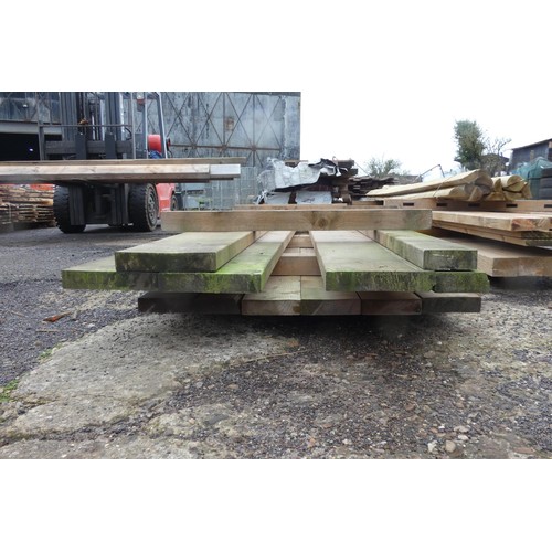 6253 - A quantity of various timber to include 25 x 5cm, 13 x 5cm, 17 x 5cm etc, lengths vary up to approx ... 