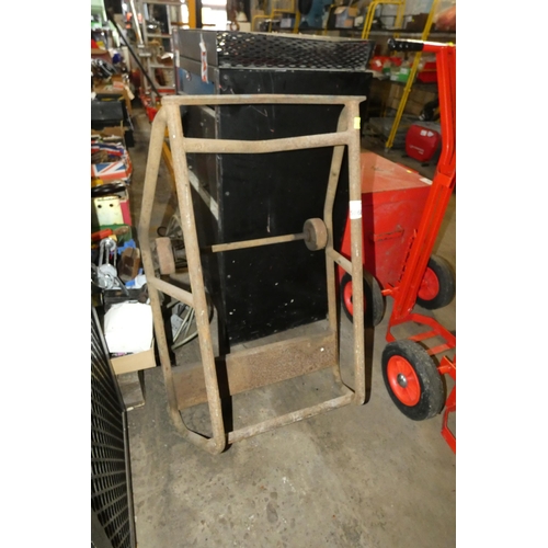 5066 - 1 x metal drum trolley