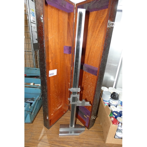 5093 - 1 x Brown and Sharpe 25 inch vernier height gauge supplied with a wooden storage box