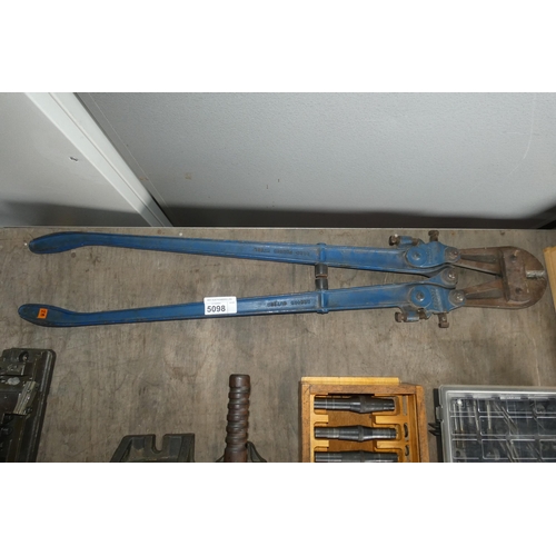 5098 - A set of Record 36 inch bolt croppers