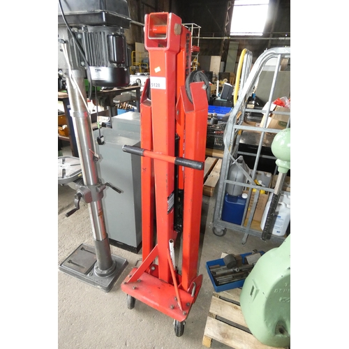 5128 - 1 x Clarke Strongarm CFC1000 folding red metal engine crane - manual hydraulic, capacity approx 1000... 